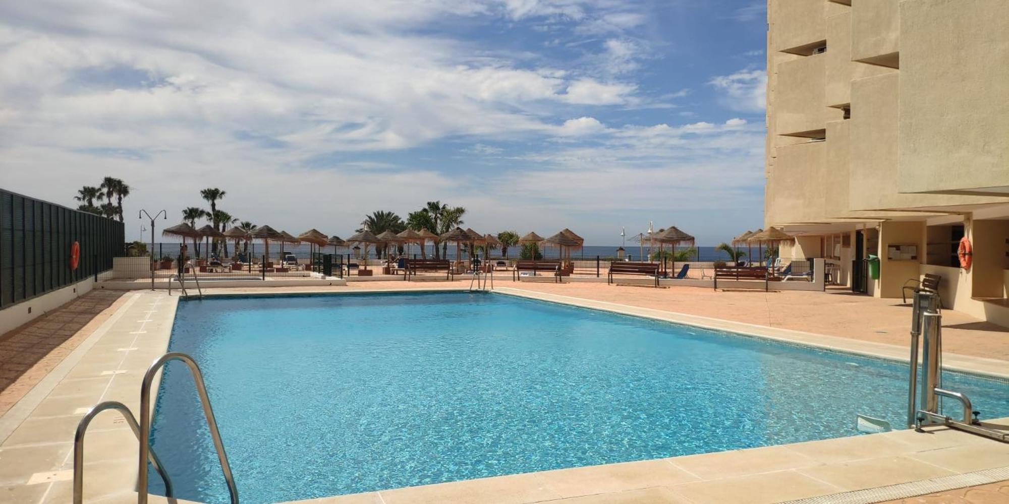 Fantástico Estudio En 1a Línea De Playa Con Piscina Apartamento *